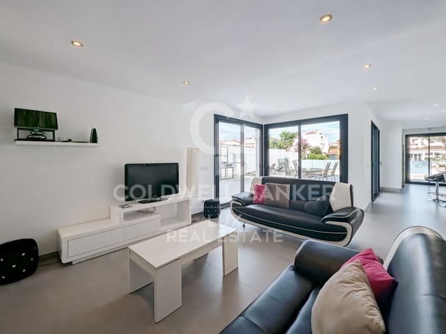 5 bedroom Villa for sale in Empuriabrava, Castelló d'Empúries with pool garage - € 1,199,000 (Ref: 7652615)