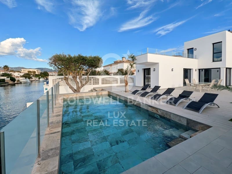 5 soveværelse Villa til salg i Empuriabrava med swimmingpool garage - € 1.199.000 (Ref: 7652615)