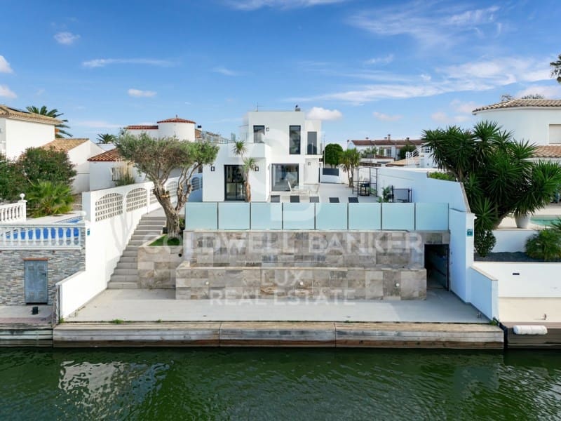 5 soveværelse Villa til salg i Empuriabrava med swimmingpool garage - € 1.199.000 (Ref: 7652615)