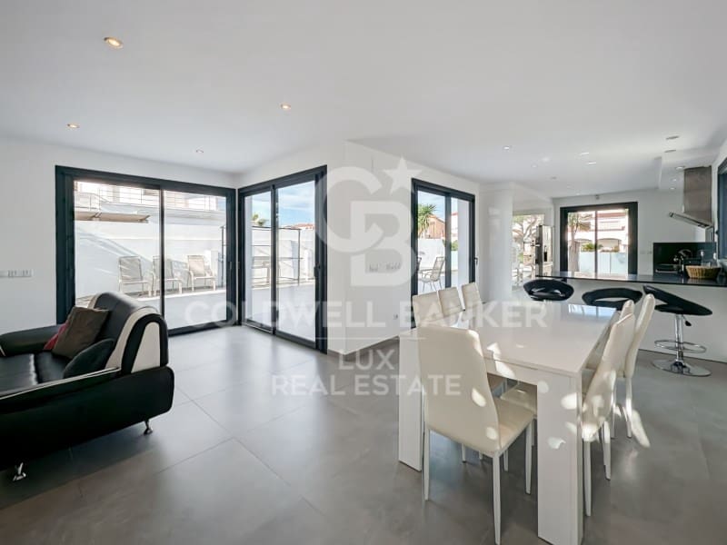 5 soveværelse Villa til salg i Empuriabrava med swimmingpool garage - € 1.199.000 (Ref: 7652615)