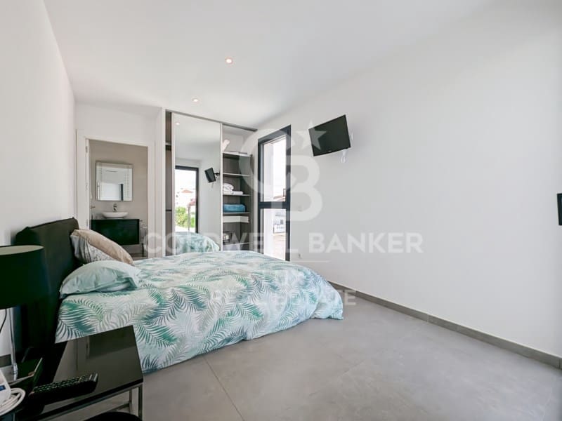 5 soveværelse Villa til salg i Empuriabrava med swimmingpool garage - € 1.199.000 (Ref: 7652615)