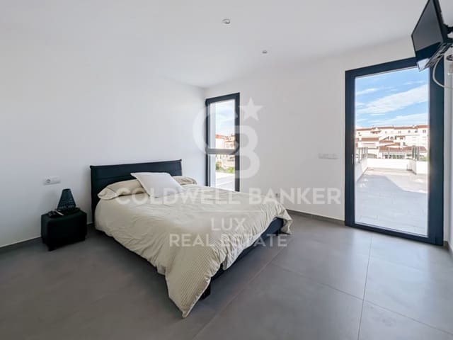 5 bedroom Villa for sale in Empuriabrava, Castelló d'Empúries with pool garage - € 1,199,000 (Ref: 7652615)