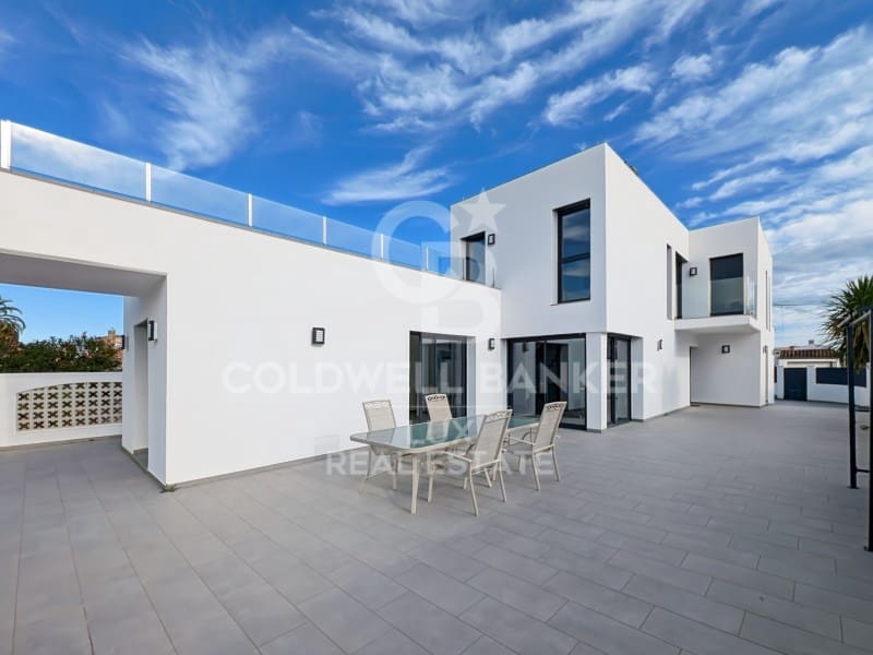 5 soveværelse Villa til salg i Empuriabrava med swimmingpool garage - € 1.199.000 (Ref: 7652615)