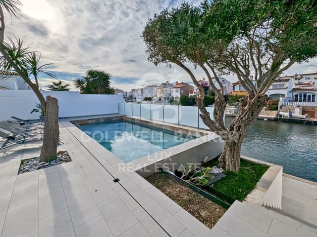 5 bedroom Villa for sale in Empuriabrava, Castelló d'Empúries with pool garage - € 1,199,000 (Ref: 7652615)