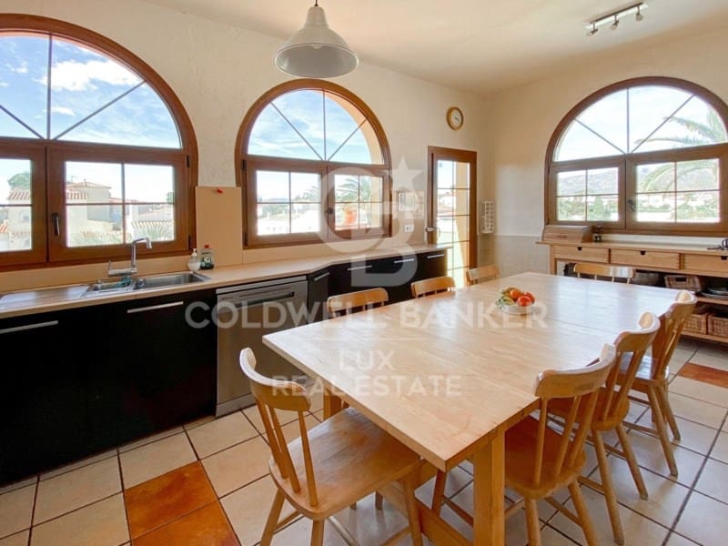 7 soveværelse Villa til salg i Empuriabrava med garage - € 950.000 (Ref: 7652617)