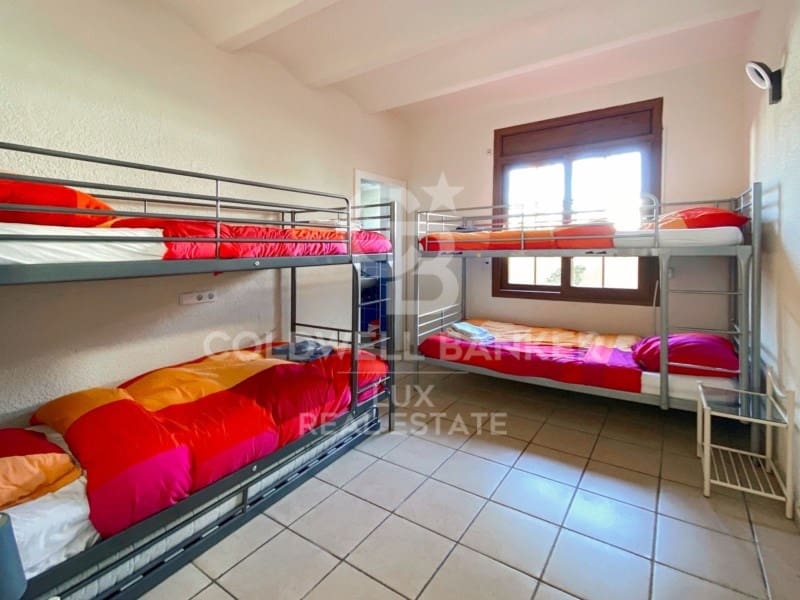 7 soveværelse Villa til salg i Empuriabrava med garage - € 950.000 (Ref: 7652617)