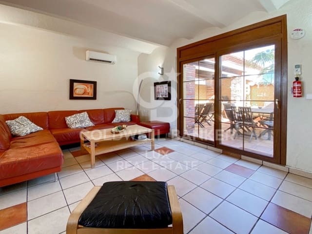 7 sypialnia Willa na sprzedaż w Empuriabrava, Castelló d'Empúries z garażem - 950 000 € (Ref: 7652617)