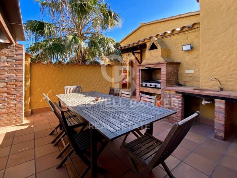 7 soveværelse Villa til salg i Empuriabrava med garage - € 950.000 (Ref: 7652617)