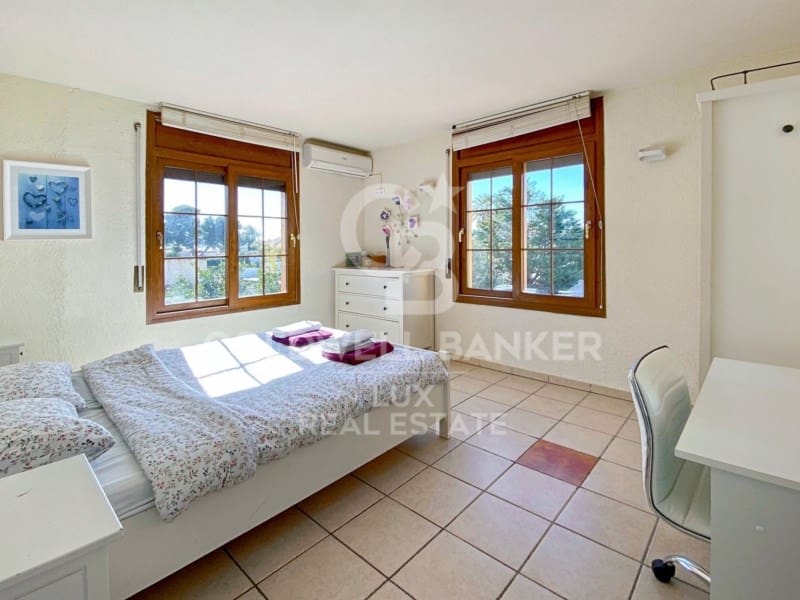 7 soveværelse Villa til salg i Empuriabrava med garage - € 950.000 (Ref: 7652617)