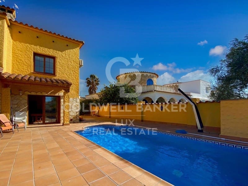 7 soveværelse Villa til salg i Empuriabrava med garage - € 950.000 (Ref: 7652617)