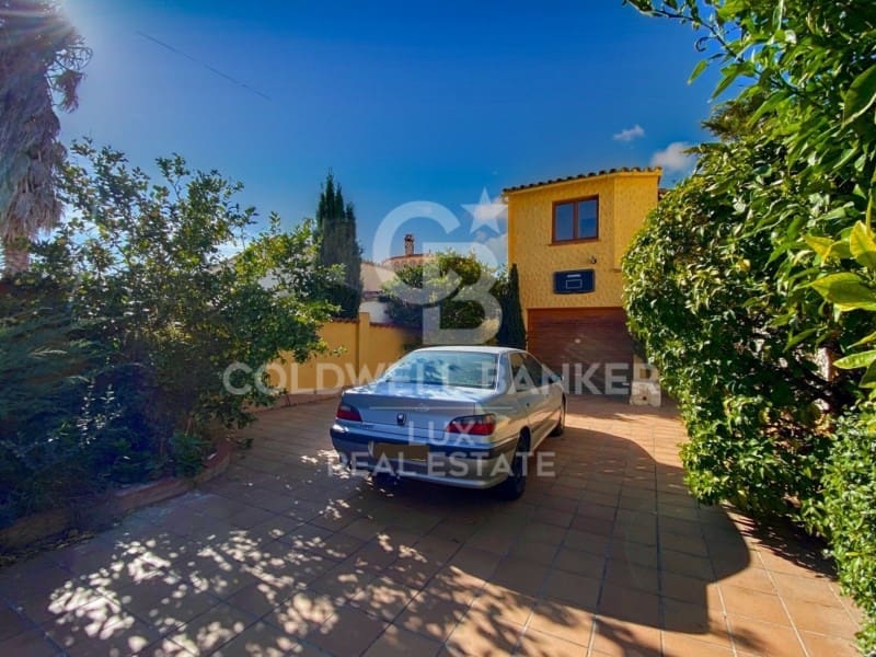 7 soveværelse Villa til salg i Empuriabrava med garage - € 950.000 (Ref: 7652617)