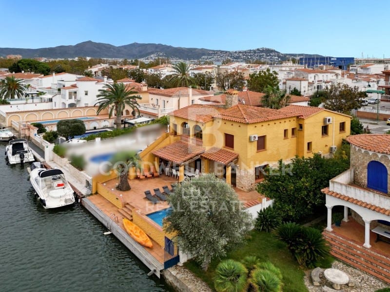 7 soveværelse Villa til salg i Empuriabrava med garage - € 950.000 (Ref: 7652617)