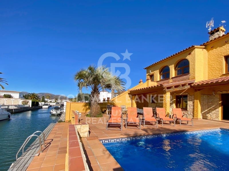 7 bedroom Villa for sale in Empuriabrava with garage - € 950,000 (Ref: 7652617)