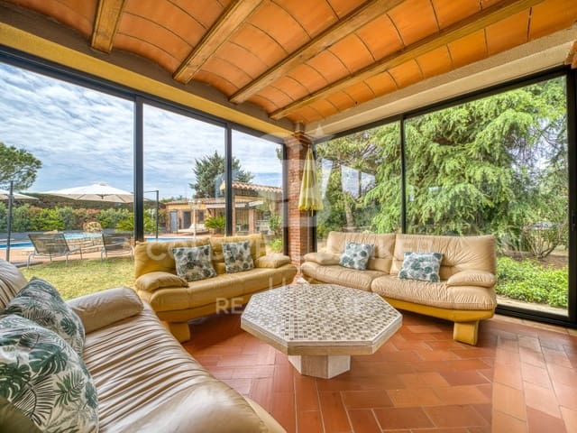 5 bedroom Villa for sale in Peralada with pool - € 2,290,000 (Ref: 7652627)