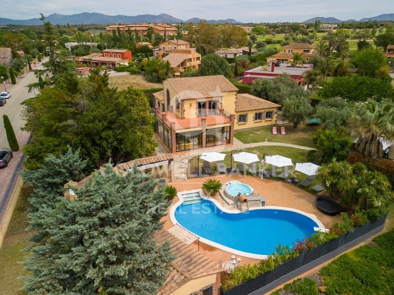 5 soveværelse Villa til salg i Peralada med swimmingpool - € 2.290.000 (Ref: 7652627)