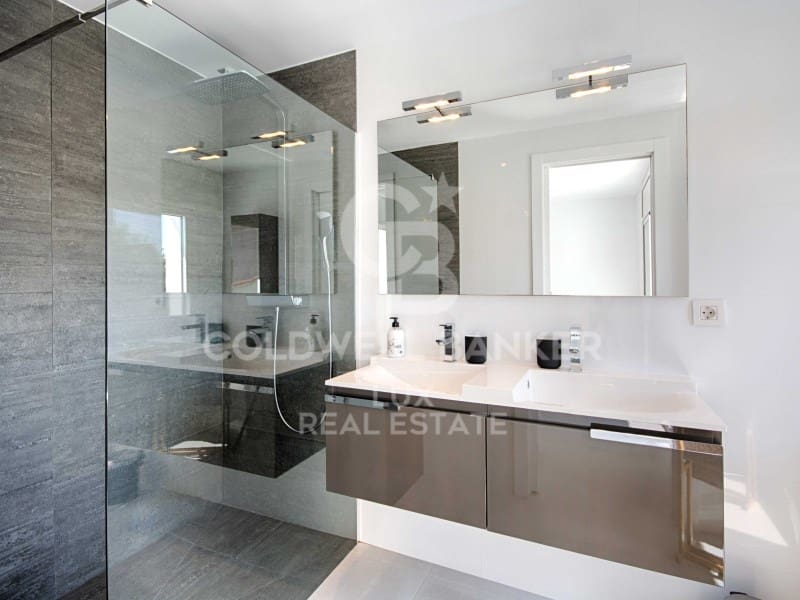 3 bedroom Villa for sale in Empuriabrava with pool garage - € 990,000 (Ref: 7700970)