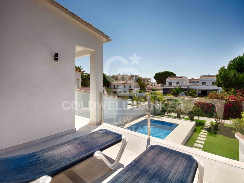 3 bedroom Villa for sale in Empuriabrava with pool garage - € 990,000 (Ref: 7700970)