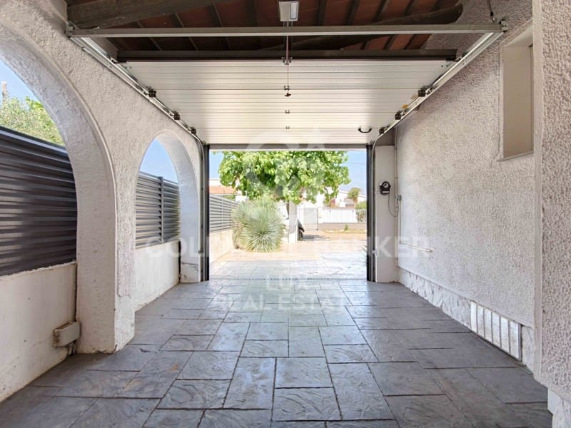 3 bedroom Villa for sale in Empuriabrava with pool garage - € 990,000 (Ref: 7700970)