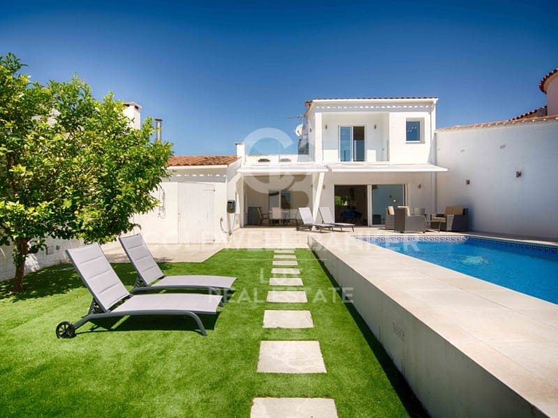 3 bedroom Villa for sale in Empuriabrava with pool garage - € 990,000 (Ref: 7700970)
