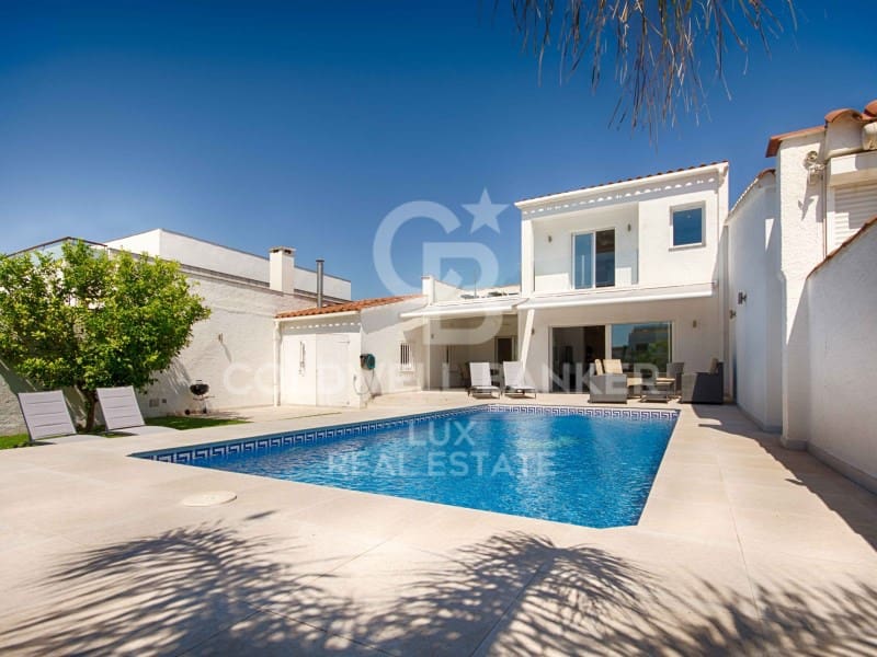 3 bedroom Villa for sale in Empuriabrava with pool garage - € 990,000 (Ref: 7700970)