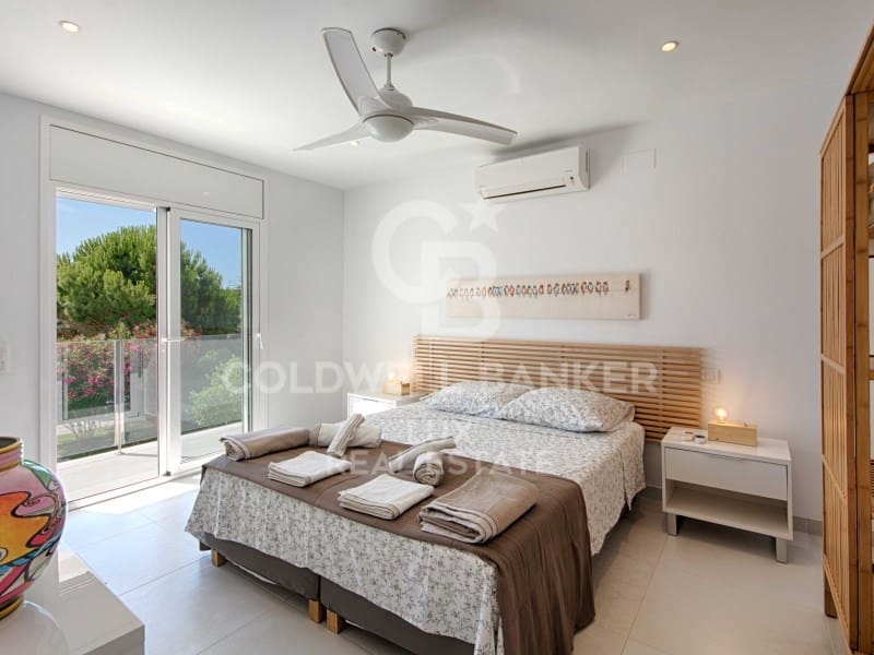 3 bedroom Villa for sale in Empuriabrava with pool garage - € 990,000 (Ref: 7700970)