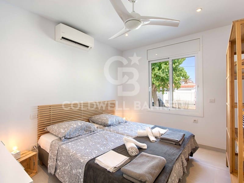 3 bedroom Villa for sale in Empuriabrava with pool garage - € 990,000 (Ref: 7700970)