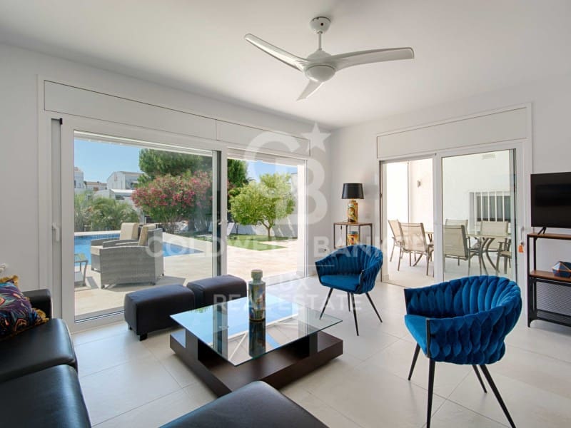 3 bedroom Villa for sale in Empuriabrava with pool garage - € 990,000 (Ref: 7700970)