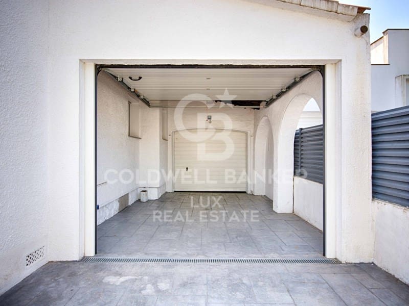 3 bedroom Villa for sale in Empuriabrava with pool garage - € 990,000 (Ref: 7700970)