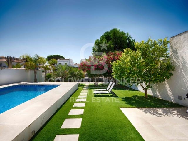 3 bedroom Villa for sale in Empuriabrava, Castelló d'Empúries with pool garage - € 990,000 (Ref: 7700970)