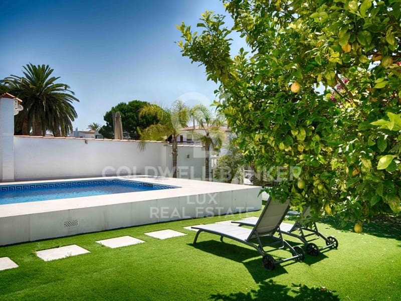 3 bedroom Villa for sale in Empuriabrava with pool garage - € 990,000 (Ref: 7700970)