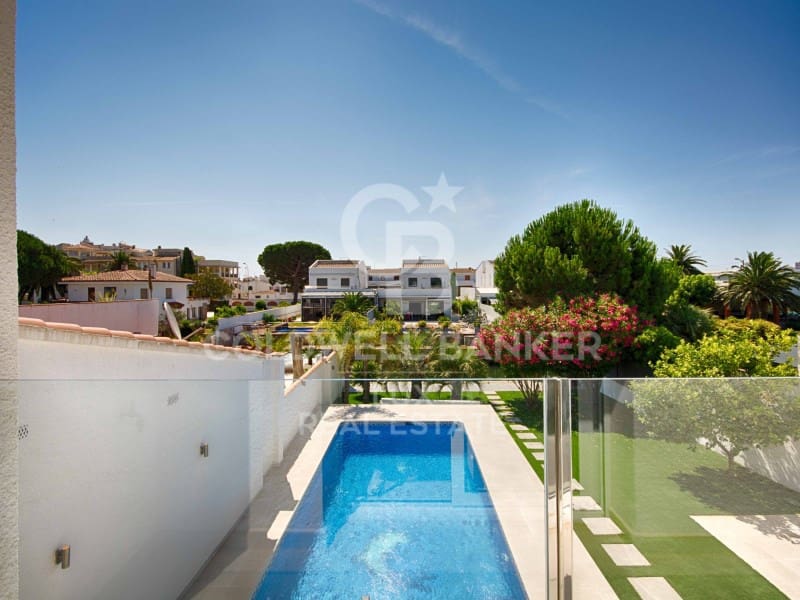 3 bedroom Villa for sale in Empuriabrava with pool garage - € 990,000 (Ref: 7700970)
