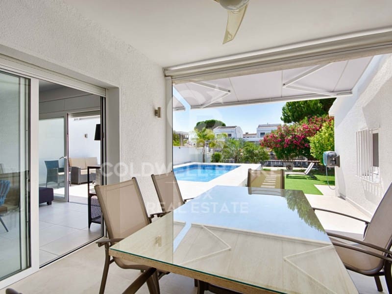 3 bedroom Villa for sale in Empuriabrava with pool garage - € 990,000 (Ref: 7700970)