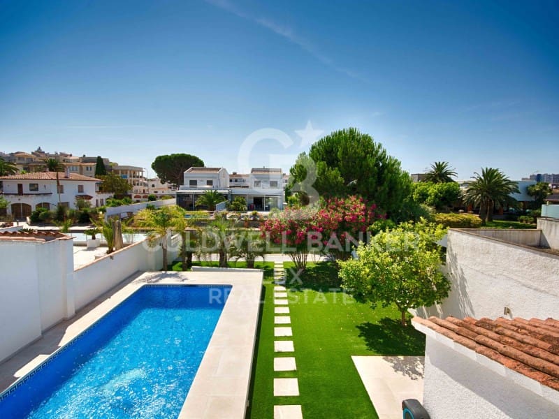3 bedroom Villa for sale in Empuriabrava with pool garage - € 990,000 (Ref: 7700970)
