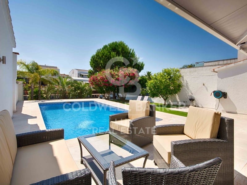 3 bedroom Villa for sale in Empuriabrava with pool garage - € 990,000 (Ref: 7700970)