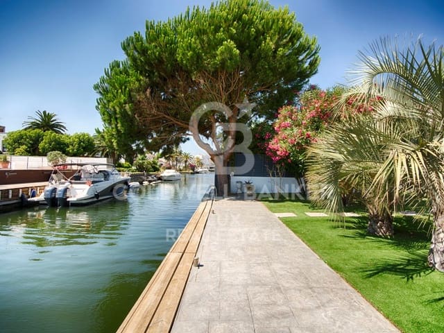 3 bedroom Villa for sale in Empuriabrava, Castelló d'Empúries with pool garage - € 990,000 (Ref: 7700970)