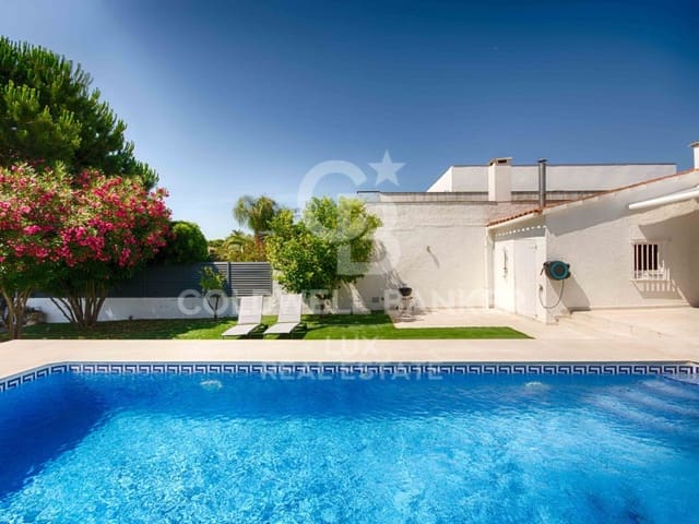 3 bedroom Villa for sale in Empuriabrava, Castelló d'Empúries with pool garage - € 990,000 (Ref: 7700970)