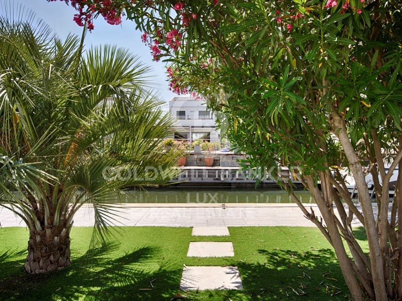 3 bedroom Villa for sale in Empuriabrava with pool garage - € 990,000 (Ref: 7700970)