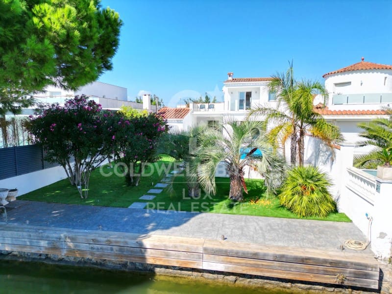 3 bedroom Villa for sale in Empuriabrava with pool garage - € 990,000 (Ref: 7700970)