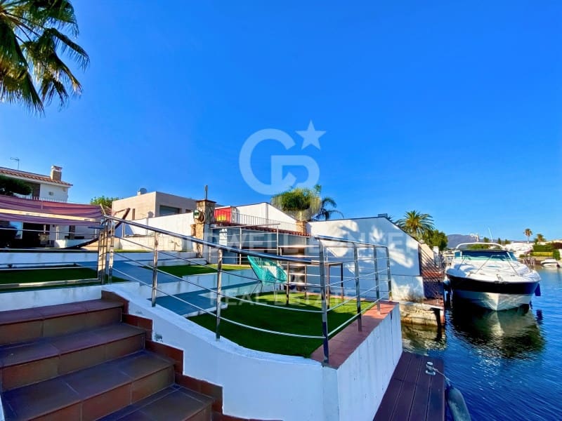 4 chambre Villa/Maison à vendre à Empuriabrava avec piscine garage - 1 950 000 € (Ref: 7776868)