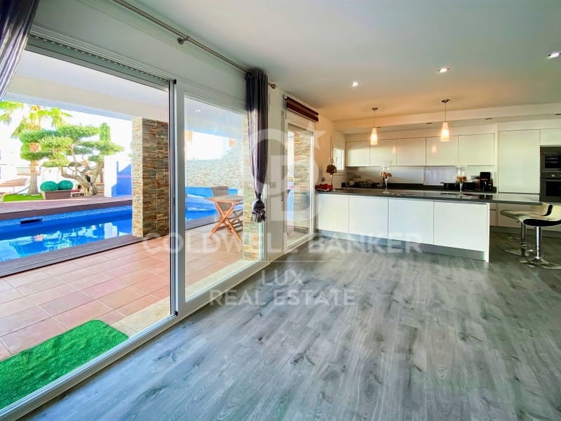 4 chambre Villa/Maison à vendre à Empuriabrava avec piscine garage - 1 950 000 € (Ref: 7776868)