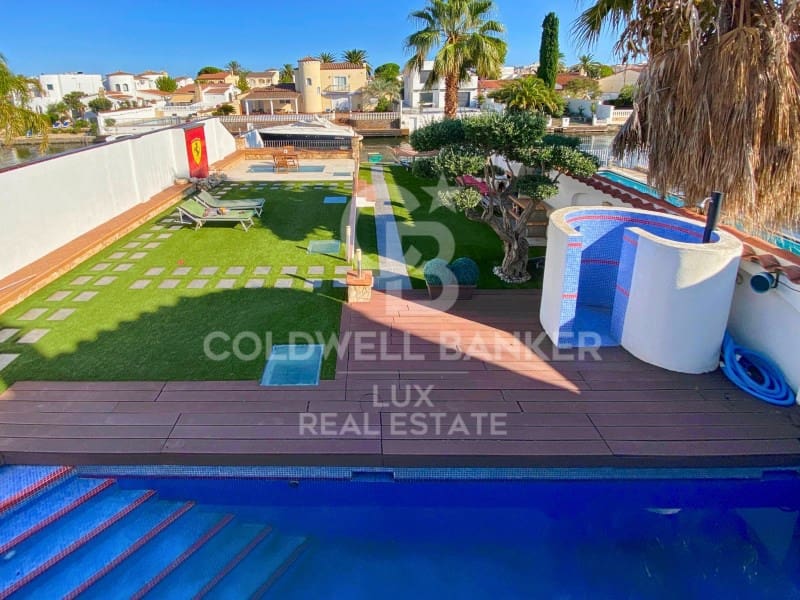 4 chambre Villa/Maison à vendre à Empuriabrava avec piscine garage - 1 950 000 € (Ref: 7776868)