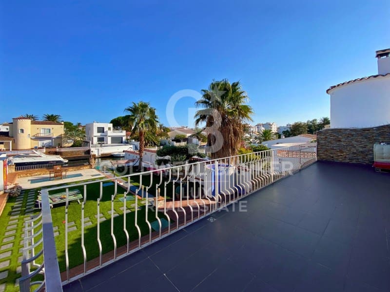4 chambre Villa/Maison à vendre à Empuriabrava avec piscine garage - 1 950 000 € (Ref: 7776868)
