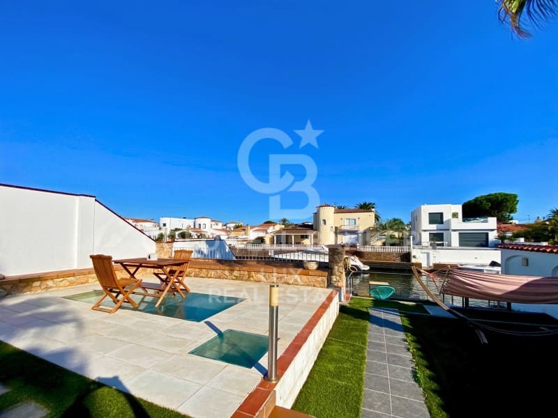 4 chambre Villa/Maison à vendre à Empuriabrava avec piscine garage - 1 950 000 € (Ref: 7776868)