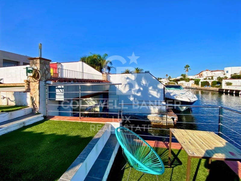 4 chambre Villa/Maison à vendre à Empuriabrava avec piscine garage - 1 950 000 € (Ref: 7776868)