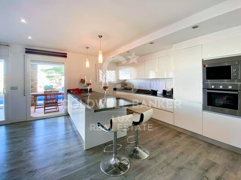 4 chambre Villa/Maison à vendre à Empuriabrava avec piscine garage - 1 950 000 € (Ref: 7776868)