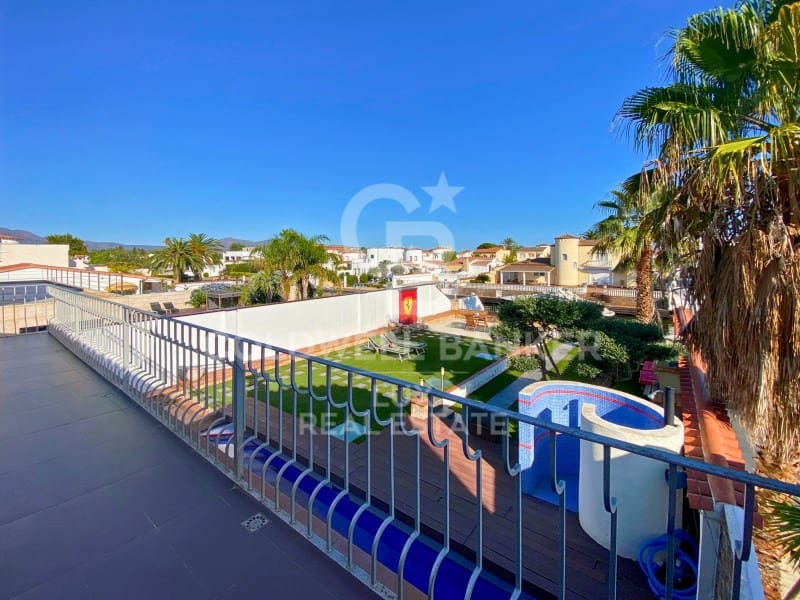 4 chambre Villa/Maison à vendre à Empuriabrava avec piscine garage - 1 950 000 € (Ref: 7776868)