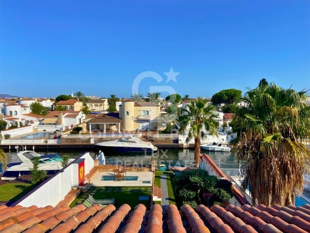 4 chambre Villa/Maison à vendre à Empuriabrava, Castelló d'Empúries avec piscine garage - 1 950 000 € (Ref: 7776868)