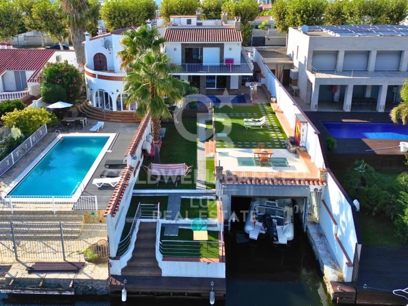 4 chambre Villa/Maison à vendre à Empuriabrava avec piscine garage - 1 950 000 € (Ref: 7776868)