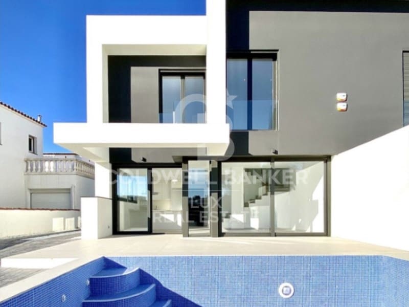 4 bedroom Townhouse for sale in Empuriabrava with pool - € 695,000 (Ref: 7839996)