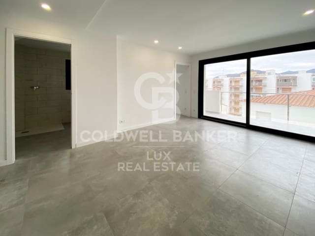 2 bedroom Apartment for sale in Santa Margarida, Roses - € 345,000 (Ref: 7927590)